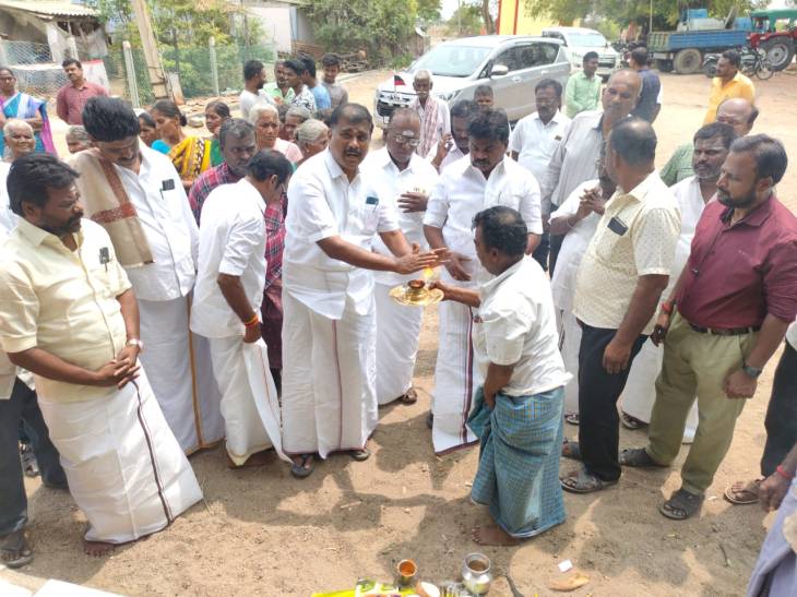 கூட்டுக் குடிநீர் திட்ட பணியை விளாத்திகுளம் சட்டமன்ற உறுப்பினர் மார்க்கண்டேயன் தொடங்கி வைத்தார்!
