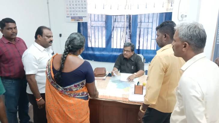 விளாத்திகுளம் வட்டாட்சியர் அலுவலகத்தில் 467 மனுக்கள் பெறப்பட்டுள்ளது என வட்டாட்சியர் இராமகிருஷ்ணன் தகவல்!
