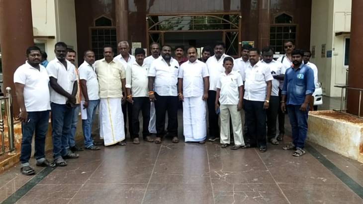 தூத்துக்குடியில் டாஸ்மாக் கடைகளை மூடக்கோரி பாஜகவினர் மாவட்ட ஆட்சியரிடம் மனு!