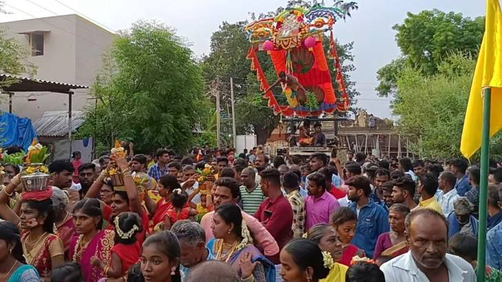 பறவைக்காவடி & பூக்குழி இறங்கி நேர்த்திக்கடன் செலுத்திய பக்தர்கள்!