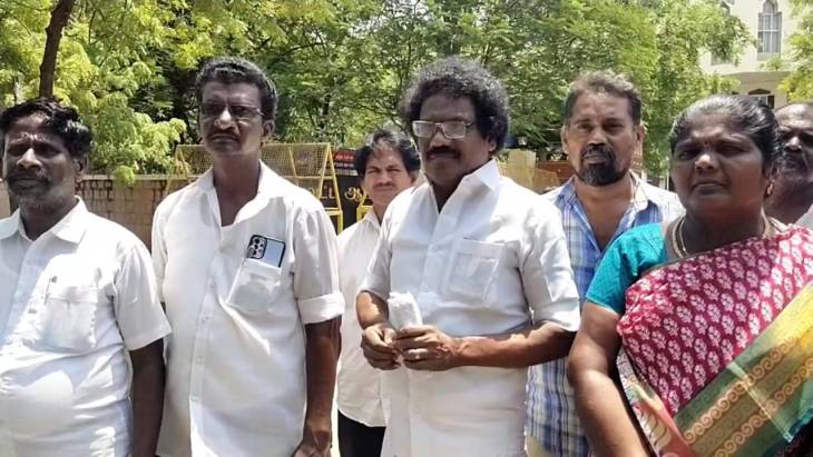 தூத்துக்குடி மாநகரில் தனியார் பள்ளிகளில் நடைபெறும் கட்டண கொள்ளையை தடுத்து நிறுத்த கோரி ஓபிஎஸ் அணி அதிமுக சார்பில் மாவட்ட ஆட்சியரிடம் மனு! 

