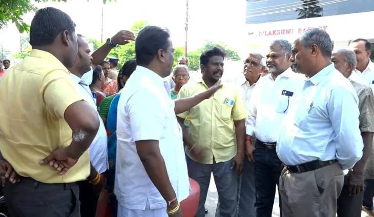 கோவில்பட்டியில் சாலை மறியல் போராட்டத்தில் ஈடுபட்ட மக்கள்!

