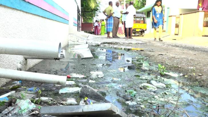கழிவு நீர் செல்ல வழியில்லை - சுகாதார சீர்கோடு - தொற்று நோய்களால் அவதிப்படும் குழந்தைகள் - கண்டுகொள்ளாத அரசு அதிகாரிகள்?