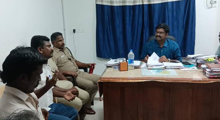 கோட்டநத்தம் கிராமத்தைச் சேர்ந்த இரு தரப்பினரிடையே கோவில் பிரச்சனை தொடர்பாக வட்டாட்சியர் அலுவலகத்தில் சமாதான பேச்சுவார்த்தை கூட்டம்!