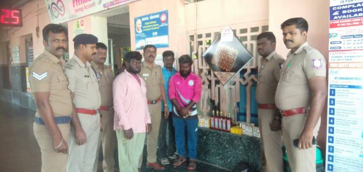 பெங்களூரில் இருந்து ரெயில் மூலம் கோவில்பட்டிக்கு மது பாட்டில் கடந்து வந்த மூன்றுபேர்!