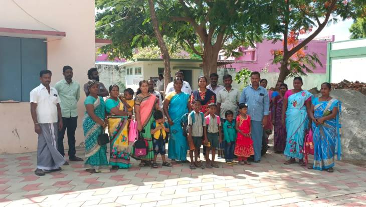 மூலைக்கரைப்பட்டியில் பள்ளி திறந்த முதல் நாளிலேயே பெற்றோர்கள் முற்றுகைப் போராட்டத்தில் ஈடுபட்டதால் பரபரப்பு ஏற்பட்டது?