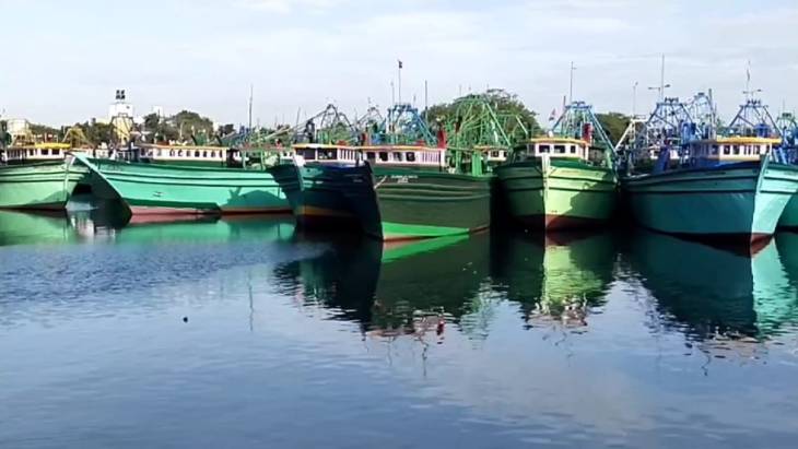 வருகிற 18-ஆம் தேதி வரை விசைப்படகு மீனவர்கள் கடலுக்கு செல்ல வேண்டாம் என மீன்வளத்துறை அறிவிப்பு.

