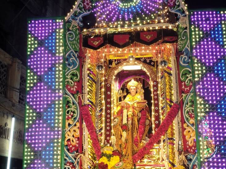 கமுதி புனித அந்தோனியார் மின் ஒளி அலங்கார  தேர் பவனி!