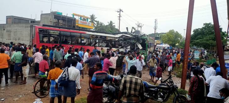கடலூர் அருகே இரண்டு தனியார் பேருந்துகள் நேருக்கு நேர் மோதல்-30 பேர் படுகாயம்?