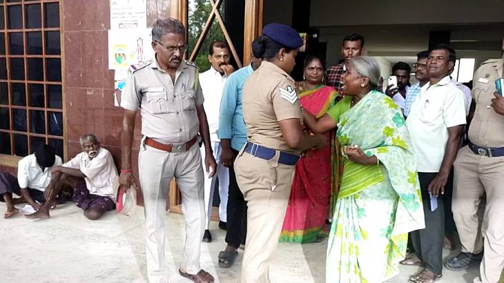 தூத்துக்குடி மாவட்ட ஆட்சியர் அலுவலகத்தில் பாலியல் தொந்தரவு கொடுப்பதாக மூதாட்டி தற்கொலை முயற்சி?
