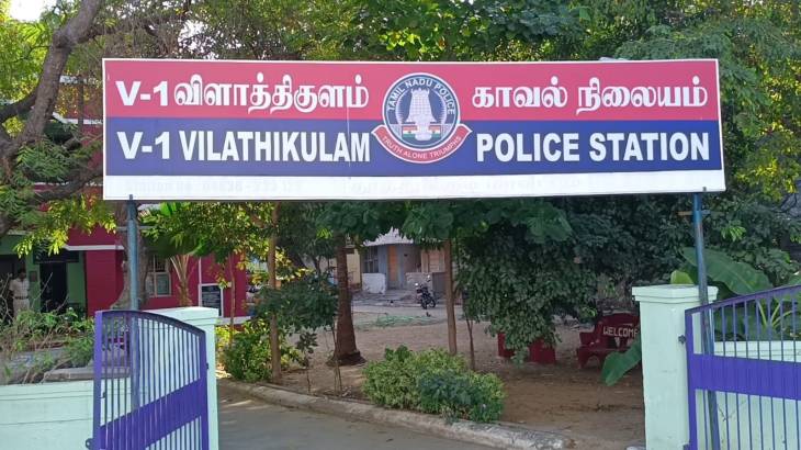 "மாப்ள இவருதான்... ஆனா போட்ருக்குற சட்டை வாட்மேனோடது!" 