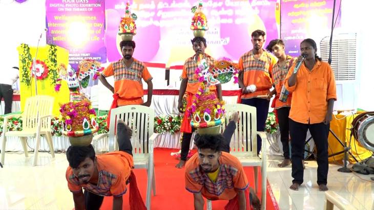 கோவில்பட்டியில்  மத்திய அரசு  சாதனை புகைப்பட கண்காட்சி , கிராமிய கலை நிகழ்ச்சியுடன் தொடங்கிய விழா!