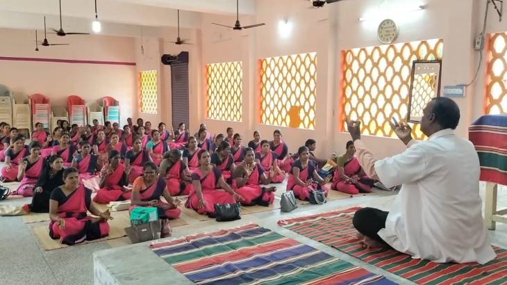 "9-வது சர்வதேச யோகா தினத்தை" முன்னிட்டு அங்கன்வாடி பணியாளர்களுக்கு சிறப்பு யோகா பயிற்சி முகாம்!