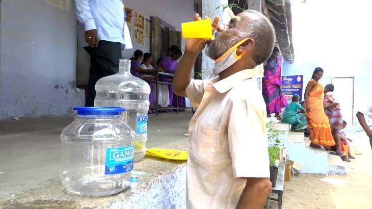 குடிக்க தண்ணீர் இல்லமால் மருத்துவமுகாமில் பரிதாவித்த பொதுமக்கள் .