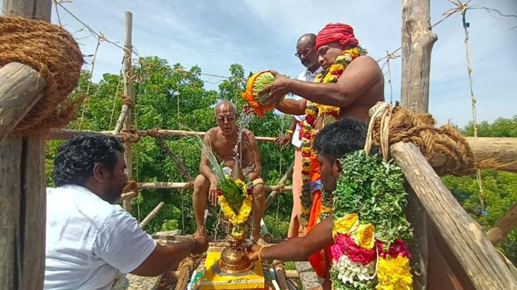 சாயல்குடி காயாம்பு சுவாமி கருப்பணசாமி  மகா கும்பாபிஷேக விழா!

