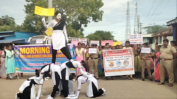 அபிராமம் போலீசார் -மாணவிகள் மதுவிலக்கு விழிப்புணர்வு பேரணி!