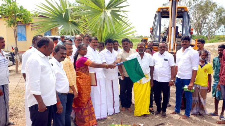 கண்மாய் மறுசீரமைப்பு பணிகள் - எம்.எல்.ஏ. மார்க்கண்டேயன் தொடங்கி வைத்தார். 

