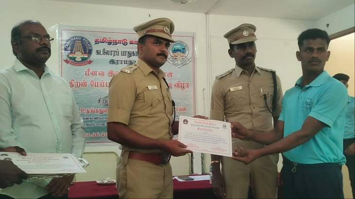 மீனவ இளைஞர்களுக்கு கடலோரக்காவல் படை பயிற்சி!