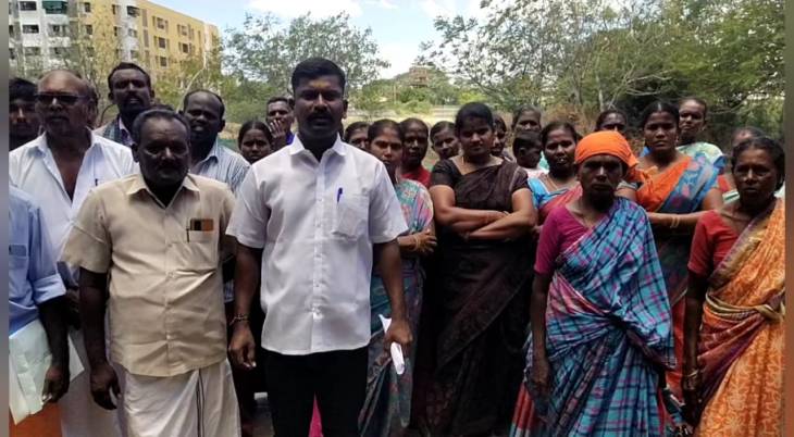 கோட்டநத்தம் கோவில் விவகாரம் - மாவட்ட ஆட்சியர் அலுவலகத்தை முற்றுகையிட்ட கிராம மக்கள்.