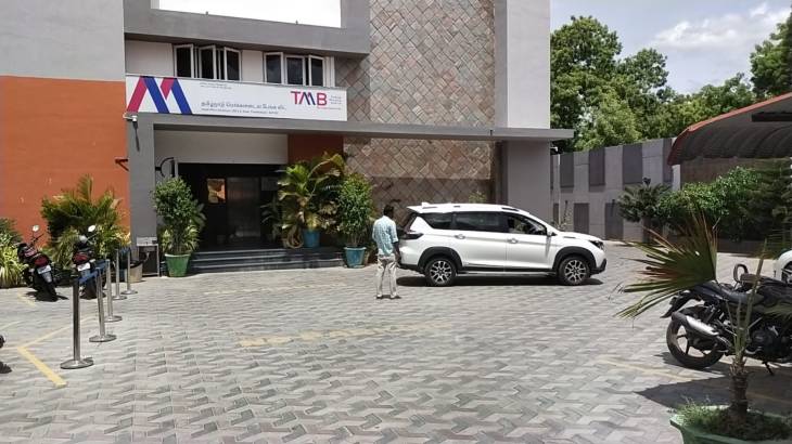 தமிழ்நாடு மெர்கண்டைல் வங்கி அலுவலகத்தில்  20 மணி நேரமாக நடைபெற்று வந்த வருமான வரித்துறை சோதனை!