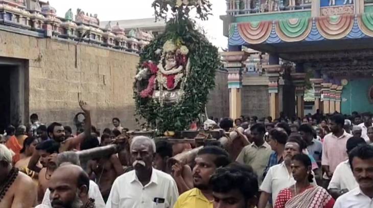 சனி பிரதோஷத்தை முன்னிட்டு தூத்துக்குடி சங்கர ராமேஸ்வரர் பாகம்பிரியாள் உடனூறை  ஆலயத்தில் நந்தி பகவானுக்கு சிறப்பு அபிஷேகம்!