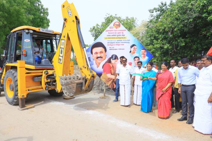 3 கோடி 50 லட்சம் மதிப்பீட்டில் சாலை பணிகளை தொடங்கி வைத்தார்கனிமொழி எம்பி ! 