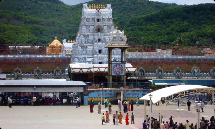 திருப்பதி ஏழுமலையான் கோவிலில் கருட சேவை!