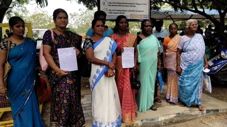 தக்காளி, சின்ன வெங்காயம், உள்ளிட்ட பொருட்களை ரேஷன் கடையில் வழங்க கோரி இந்திய ஜனநாயக சங்க மாதர் சங்கம் சார்பில் மாவட்ட ஆட்சியரிடம் மனு!