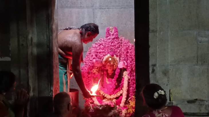 "தேய்பிறை அஷ்டமியை" முன்னிட்டு விளாத்திகுளம் மீனாட்சி சுந்தரேஸ்வரர் ஆலயத்தில் காலபைரவருக்கு சிறப்பு வழிபாடு !