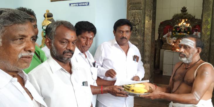விநாயகருக்கு மனு கொடுத்த தமிழ்மாநில காங்கிரஸ் கட்சியினர்-தேங்காய் வெடலை போட்டு நூதன போராட்டம்!