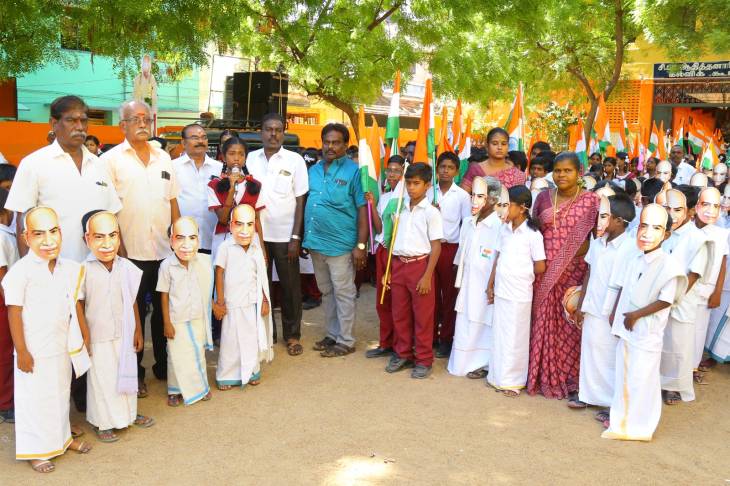 கோவில்பட்டியில  காமராஜரின் மாஸ்க் அணிந்த மாணவர்களின் விழிப்புணர்வு ஊர்வலம்!         