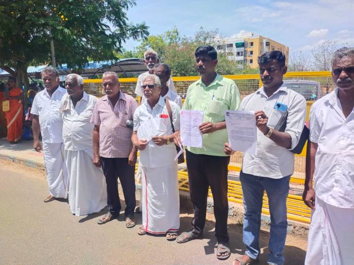ஆடு மாடுகளுக்கு குடிக்க தண்ணீர் இல்லாமல் தவித்து தமிழ்நாடு விவசாயிகள் சங்கம் சார்பில் ஆட்சியரிடம் மனு.