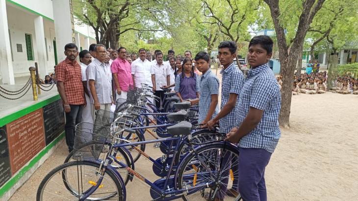 116 மாணவ மாணவிகளுக்கு விலை இல்லா இலவச மிதிவண்டி வழங்கிய சட்டமன்ற உறுப்பினர் மார்க்கண்டேயன்.