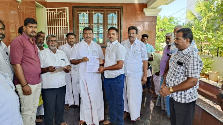 அறங்காவலர் நியமன உத்தரவினை விளாத்திகுளம் எம்எல்ஏ மார்க்கண்டேயன் வழங்கினார்.
