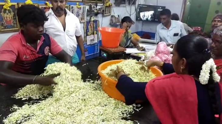  சுப முகூர்த்த தினம் என்பதால் பூக்களின் விலை இரு மடங்கு உயர்வு!