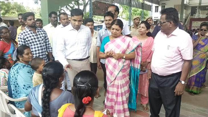 பெண் மாற்றுத்திறனாளிக்கு உடனடியாக மூன்று கால் சக்கர வாகனம் வழங்கிய அமைச்சர் கீதா ஜீவன்!