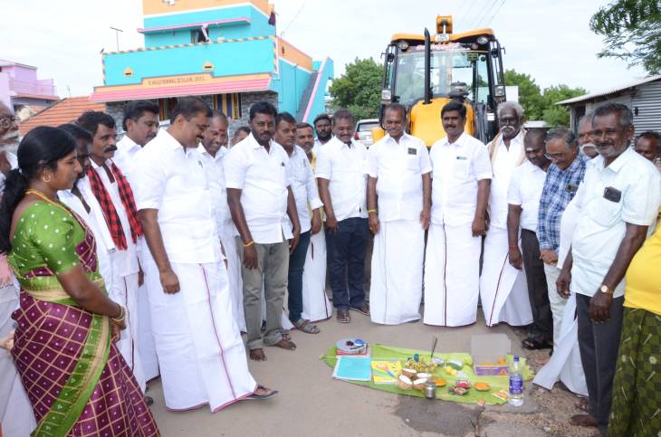 புதிய சாலை அமைக்கும் பணியை தொடங்கி வைத்த எம்.எல்.ஏ மார்க்கண்டேயன்!