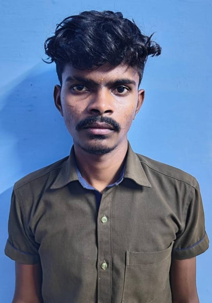 கையில் அரிவாளுடன் வீடியோ எடுத்து சமூக வலைதளத்தில் பதிவிட்டவர் கைது.