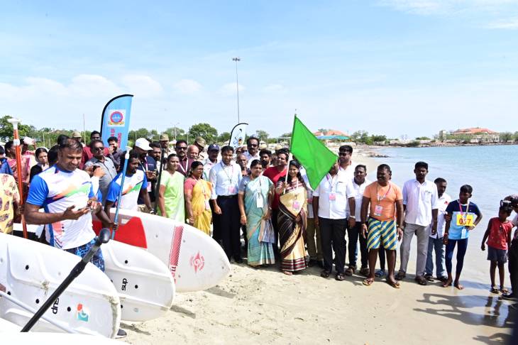 கடல் கயாக் சாகச போட்டி! கனிமொழி எம்பி தொடங்கி வைத்தார்.