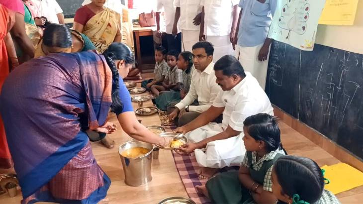 பள்ளியில் மாவட்ட ஆட்சியர் அதிரடி ஆய்வு!