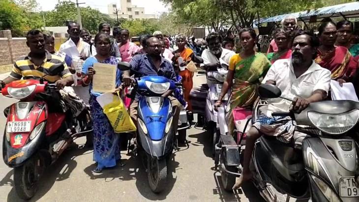 பட்டா வழங்காததை கண்டித்து  தூத்துக்குடி மாவட்ட ஆட்சியர் அலுவலகம் முன்பு மாற்றுத்திறனாளிகள் முற்றுகை போராட்டம்.