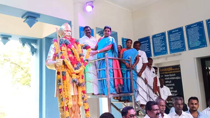 பாரதியாரின் 102வது நினைவு நாளை முன்னிட்டு பாரதியாரின் திருவுருசலைக்கு அமைச்சர் கீதா ஜீவன் மாலை அணிவித்து மரியாதை.
