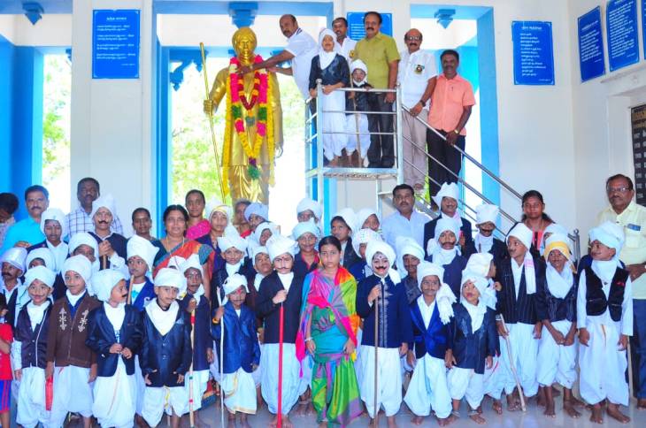 எட்டயபுரத்தில் அணிவகுத்த இளம் பாரதிகள்!