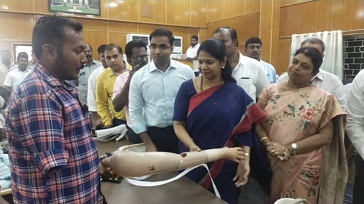 140 க்கும் மேற்பட்ட மாற்றுத்திறனாளிகளுக்கு செயற்கை கால்கள்  கனிமொழி எம் பி!