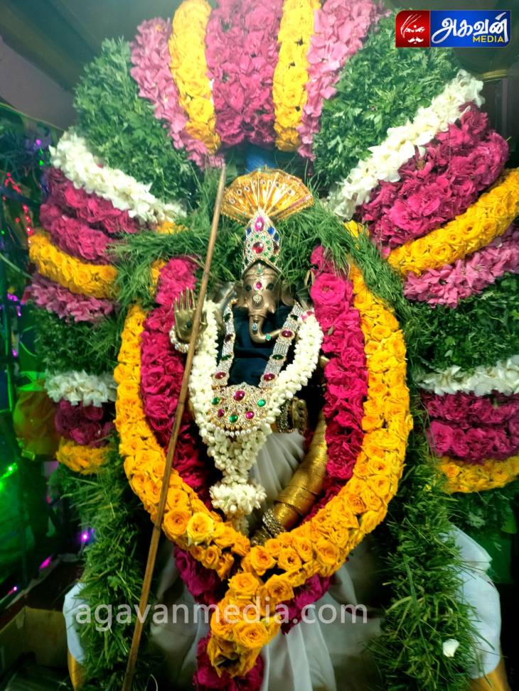 அபிராமம் நவசக்தி விநாயகர் ஜெயந்தி விழா மின்னொளி அலங்கார தேரில் வீதி உலா!
