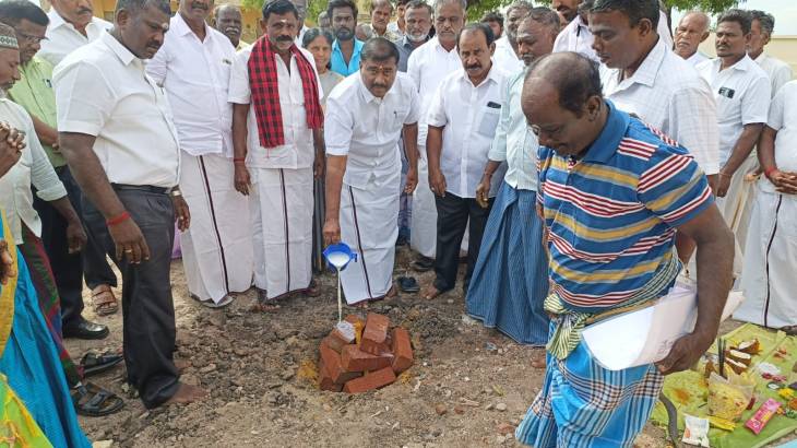 ரூபாய் 85 லட்சம் மதிப்பீட்டில் வகுப்பறை கட்டிட கட்டுமான பணியை விளாத்திகுளம் எம்.எல்.ஏ மார்க்கண்டேயன் தொடங்கி வைத்தார்.  