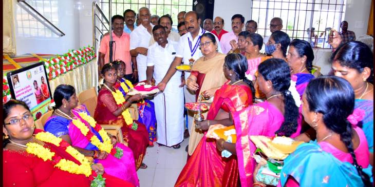 கோவில்பட்டியில்  சமுதாய வளைகாப்பு விழா

