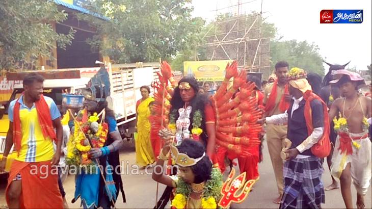 கோலாகலமாக நடைபெற்ற குலசை முத்தாரம்மன் தசரா இரண்டாம் ஆண்டு விழா! 