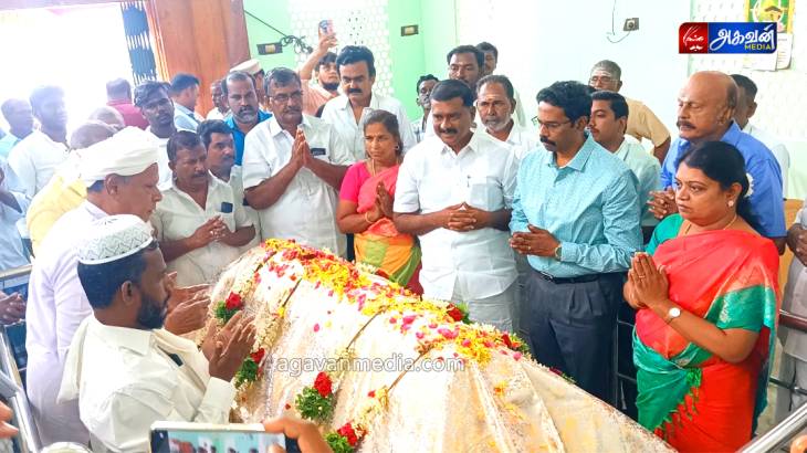 அமுத கவி உமறுப் புலவரின் 381 வது பிறந்தநாள் விழா-   அமைச்சர் கீதாஜீவன்  மரியாதை! 