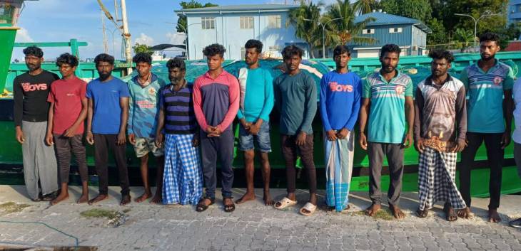 தருவைகுளம் பகுதியை  சேர்ந்த  12 மீனவர்களை மாலத்தீவு கடலோர காவல் படை கைது.